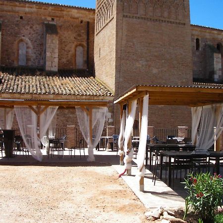 Apartamentos La Fonda Aninon Exterior photo