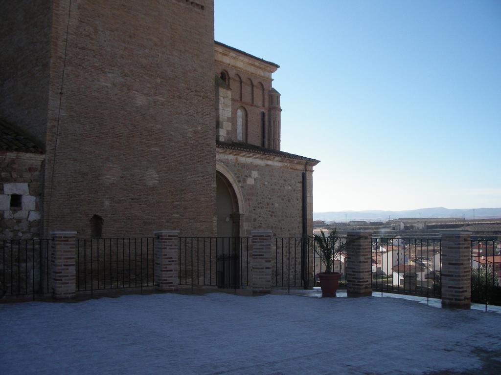 Apartamentos La Fonda Aninon Exterior photo