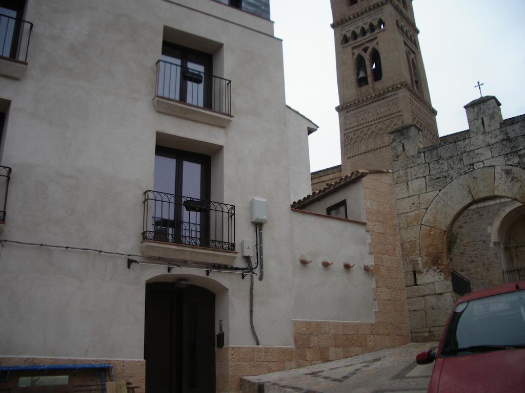 Apartamentos La Fonda Aninon Exterior photo
