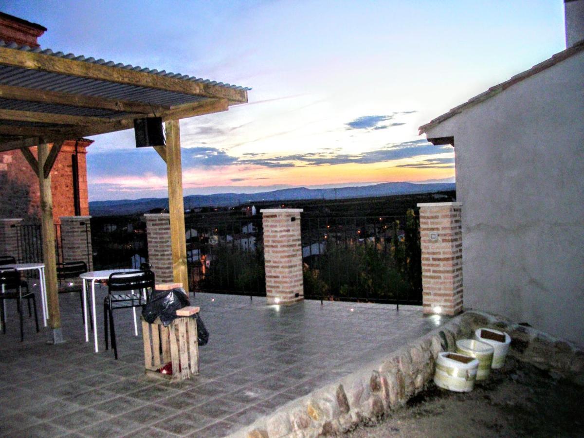 Apartamentos La Fonda Aninon Exterior photo