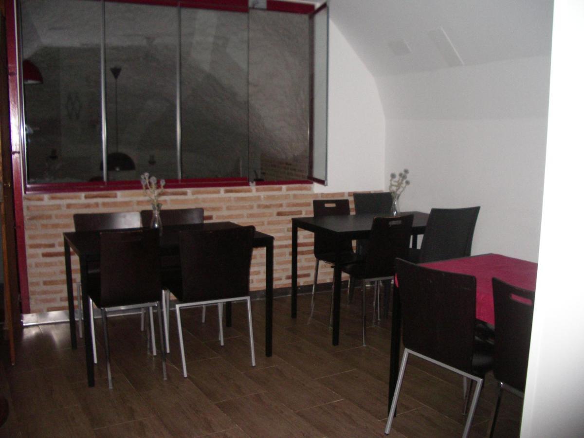 Apartamentos La Fonda Aninon Exterior photo